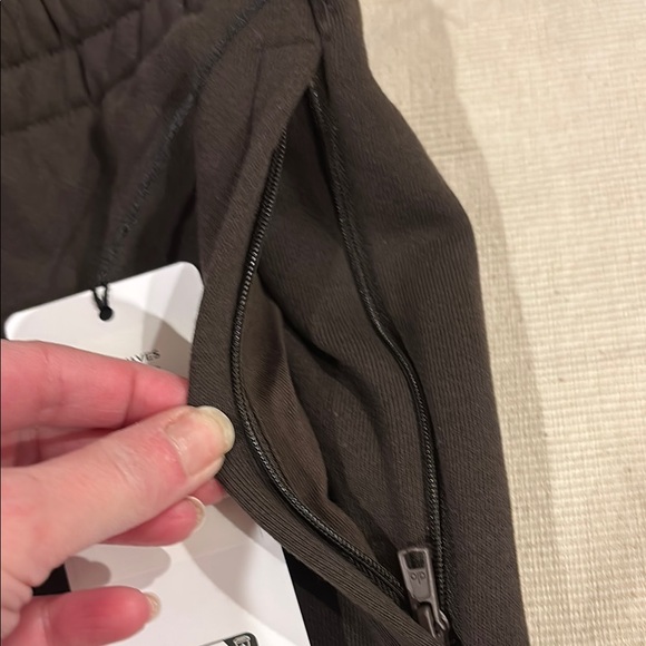 Alo Yoga Making Waves Tonal Sweatpants - Picture 8 of 9